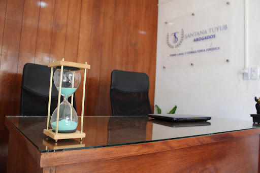 Santana Tuyub Abogados.