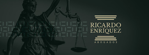Ricardo Enríquez, Abogados
